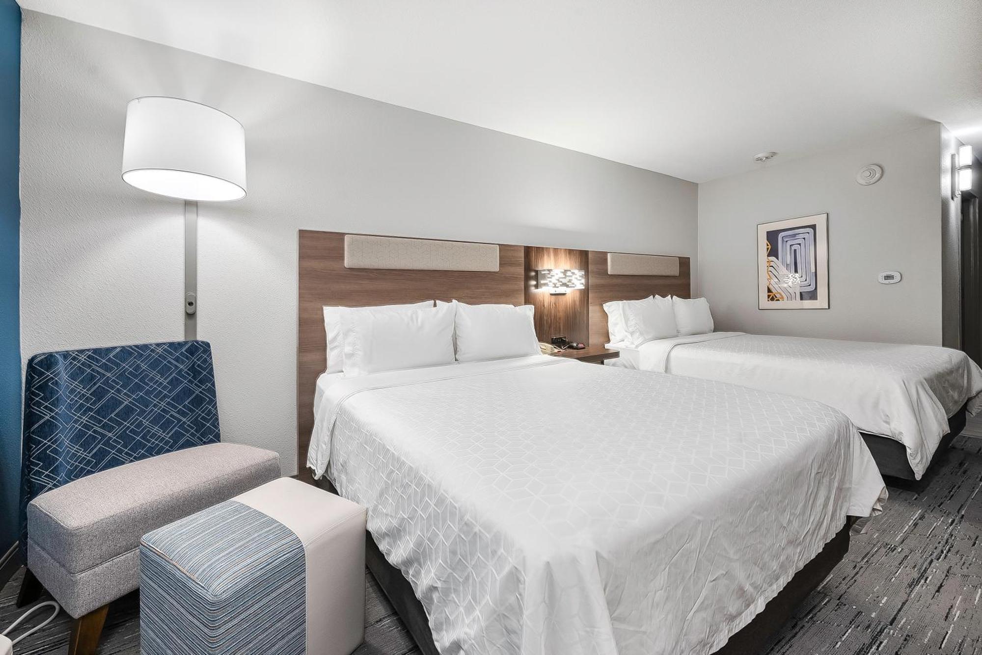 Holiday Inn Express Palestine By Ihg Екстериор снимка